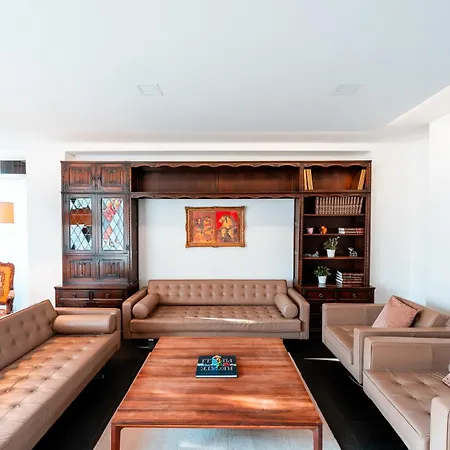 Luxury In Center Апартаменты *